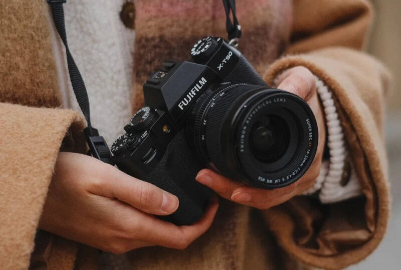 Fujifilm представила беззеркальную камеру X-T50 за $1400 с физическим переключателем для имитации плёнки